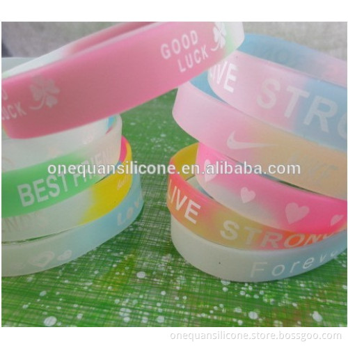 Factory hot sale cheap fashion silicone epoxy wristband / bracelet